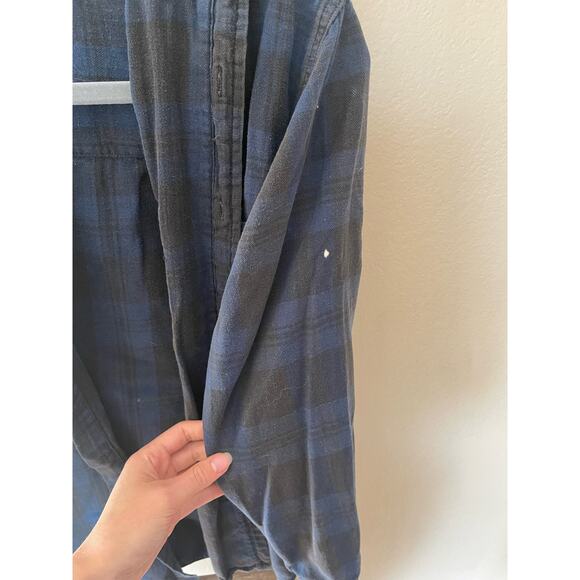 Distressed Vintage Navy and Black Flannel, Medium - Picture 4 of 6